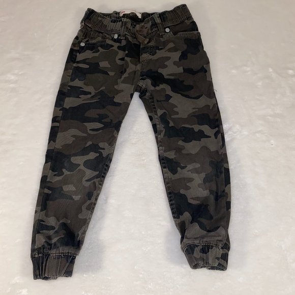 Levi's camo jogger pants boys girls 5 reg EUC!